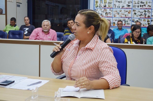 2017121_FOTO - Carla Lucena propõe ‘Dezembro Vermelho’ em Nova Odessa